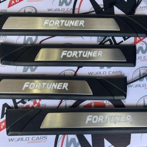 PISA ALFOMBRA TOYOTA FORTUNER 2017 LED